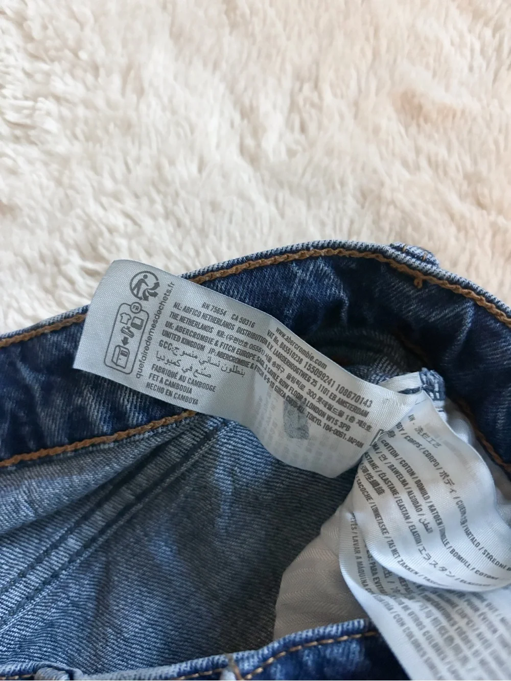 Abercrombie & Fitch The Baggy Low Rise Jeans Raw Hem Dark Wash Size 24